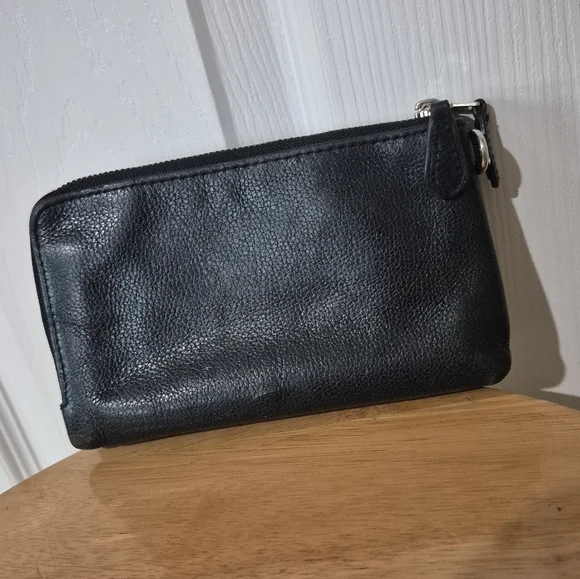 Coach New York Black Leather Wallet / Wristlet With Gold Toned Hardware - Picture 7 of 12